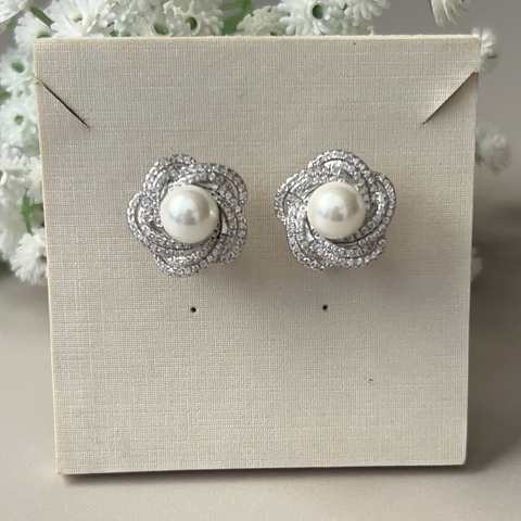 BRINCO PRATA 925 FLOR CRAVEJADA COM PÉROLA CENTRAL - comprar online