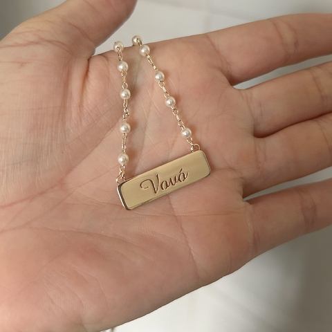 COLAR PLACA VOVÓ COM CORRENTE DE PEROLINHAS