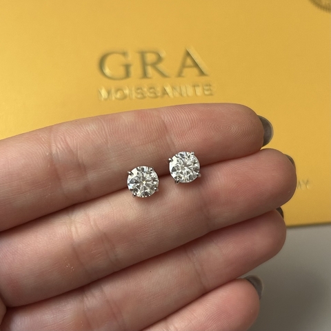 BRINCO PRATA 925 PONTO DE LUZ 6,5 MM/ MOISSANITE - comprar online