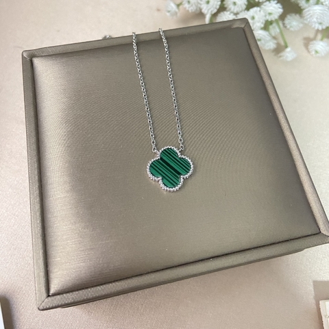 COLAR PRATA 925 TREVO GRANDE COM LATERAL DE BOLINHAS\ MALAQUITA