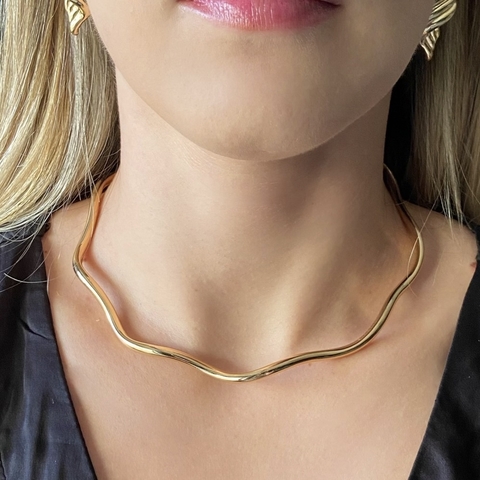 CHOKER ARO LISA ONDULADA DOURADO
