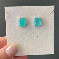 BRINCO PRATA 925 QUADRADO COM BORDA CRAVEJADA/ ESMERALDA COLOMBIANA - comprar online