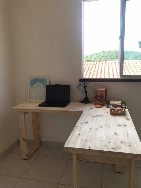 Imagem do Mesa Estudo Trabalho em L com Pé Quadrado tampo prancha de pinus