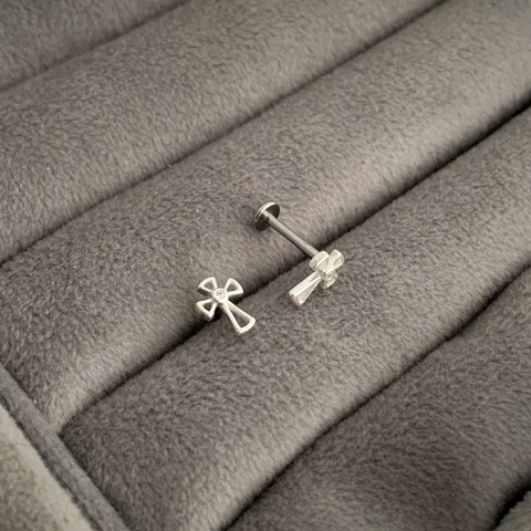 Piercing Cruz Vazada C/ Zircônia Prata 925