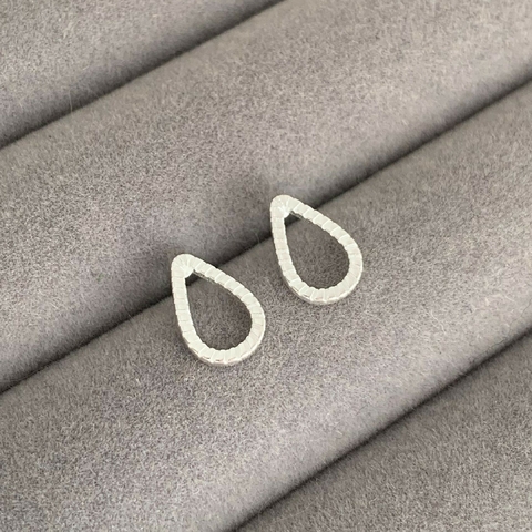 Brinco Gota Vazada Detalhada Prata 925