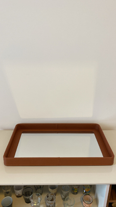 bandeja de couro sintético espelhada na internet