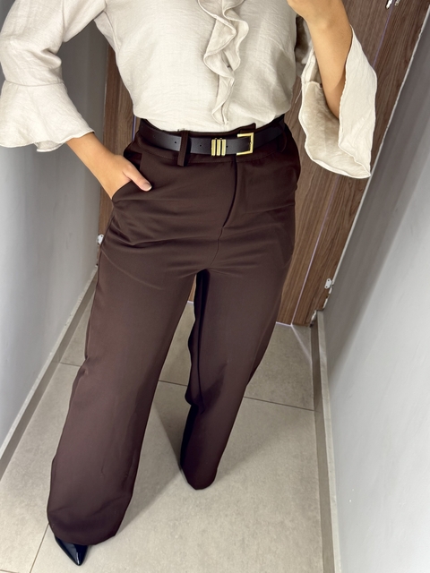 Calça pantalona alfaiataria café - comprar online