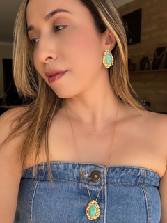 Brinco orgânico com resina turquesa - comprar online