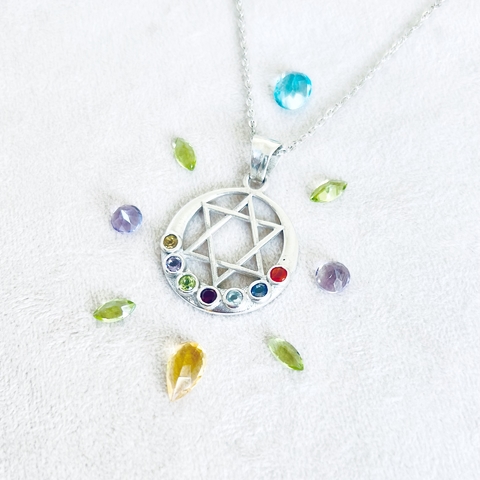 Dije estrella de 6 puntas con piedras facetadas