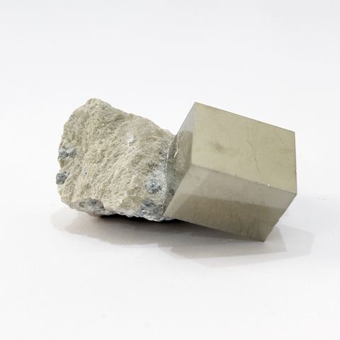 Pieza de Pirita Cúbica en matriz colleccíon (C) - comprar online