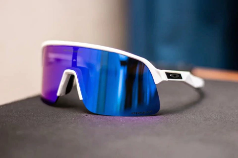 GAFAS OAKLEY SUTRO LITE MARCO BLANCO ESP AZUL - comprar online