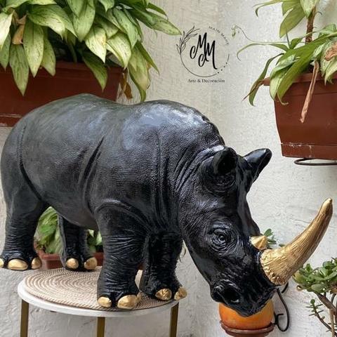 Escultura de rinoceronte