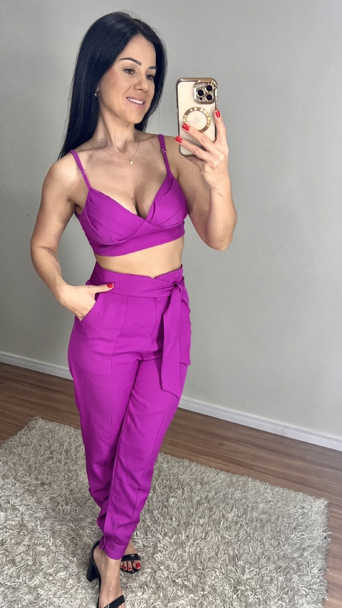 Conjunto cropped e calça