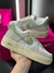 AIR FORCE 1 BEGE MEDALHÃO MULHER - MK Store BR