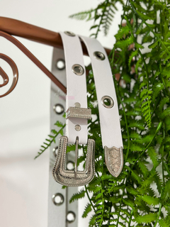 Cinto de ilhos BRANCO na internet