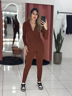 Macacão Ziper Manga longa MARROM - comprar online