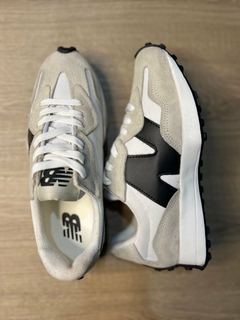 Tênis Casual Feminino em Couro New Balance 327 V1 - Cinza com Preto na internet
