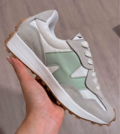 Tênis Casual Feminino New Balance 327 V1 - Cinza com Verde na internet