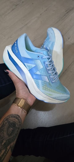 Tênis Feminino New Balance Fuelcell Rebel V4 - Azul