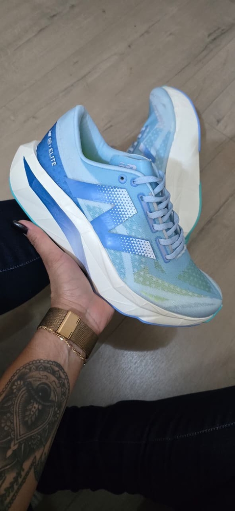 Tênis Feminino New Balance Fuelcell Rebel V4 - Azul