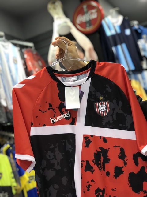 Camiseta Chacarita Prematch Hummel 2023 - comprar online