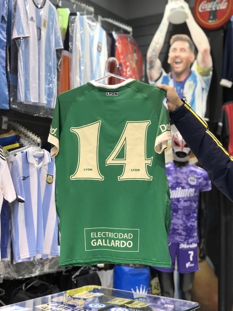 Camiseta Ferrocarril Oeste Titular 2023 Lyon + Número + Parche