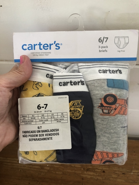 NUEVO- Tres calzoncillos tipo slip de algodón. CARTERS. 6/7 años. Ver medidas en empaque.