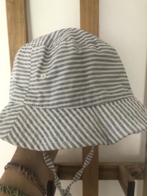 Sombrero piluso a rayas. HYM. 6/9 meses.