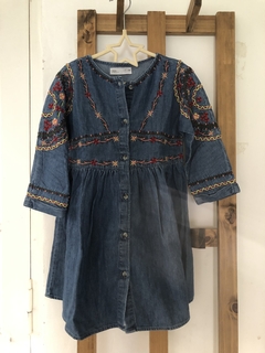 Vestido de jean con bordado. ZARA. 7 años. - comprar online