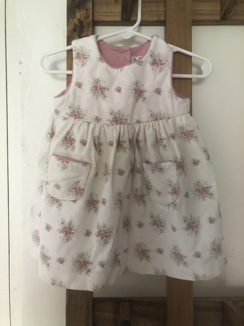6M | Outlet- Vestido de corderoy blanco con flores. La Folie. 6 meses.