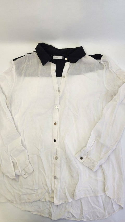 Camisa blanca con cuello negro. Orix. Talle S