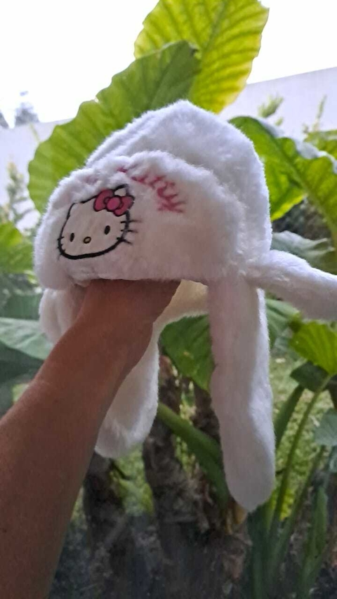 2/3A | Gorro tapaorejas blanco peluche c Hello Kitty. SUN-CITY. Talle 2-3 años