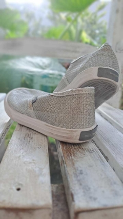 T19 | Zapatillas plateadas miniMIMO. Talle 19 - Lo Canto • Moda Circular