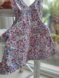 9/12M | Vestido jardinero c flores fucsia y azul. MINVILLE - Talle 9a12 aprox. - Lo Canto • Moda Circular