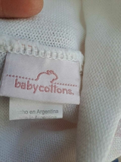 3M | Set: 2 gorritos, hilo blanco c moñitos rosas y algodón rosa c osito. BABY COTTONS/CARTERS - Talle U,3 meses - Lo Canto • Moda Circular