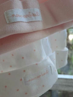 4/6M | Set de 2 Gorritos rosa liso + blanco c lunares rosas - H&M - Talle 4-6 meses en internet