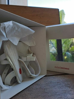 T18 | NUEVA - Sandalias de cuerina y goma blancas - mini MIMO - Talle 18 en internet