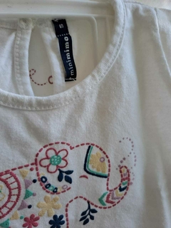 Set X 4 . Tres remeras SM blancas c estampas elefante,flores, mariposa + short blanco - MIMO/CHEEKY - Talle 3 a 6 meses - comprar online