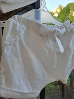 Set X 4 . Tres remeras SM blancas c estampas elefante,flores, mariposa + short blanco - MIMO/CHEEKY - Talle 3 a 6 meses - tienda online