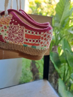T19/20 | Zapatos de lona c estampa de guardas, suela c taco y cordones -DE LA PAZ - Talle 19/ 20. - comprar online