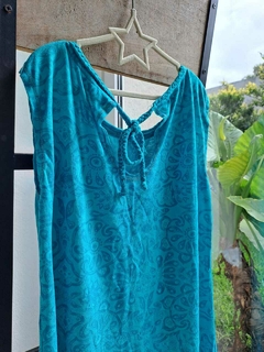 Vestido SM c flecos turquesa, c estampa de búlgaros, tira trenzada en espalda - SCOMBRO - Talle L en internet