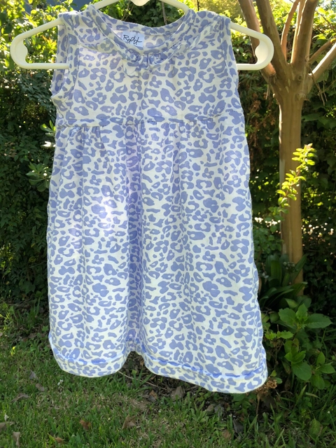 12M | Vestido de algodón tipo animal print celeste. 12 meses.