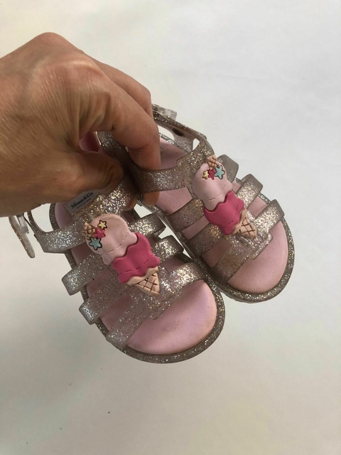 T18 | Sandalias transparentes con brillitos y helado. MIMO. Talle 18.