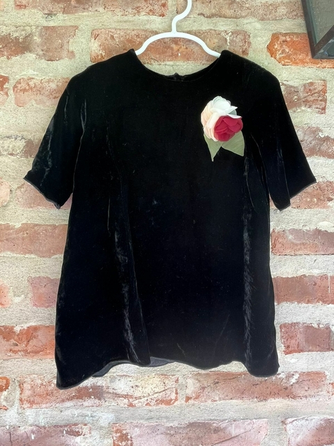 18M | Vestido de pana negro con flor. PAULA. 18 meses.