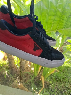 T38 | Zapatillas negras y rojas. FALLEN. Talle 38. - comprar online