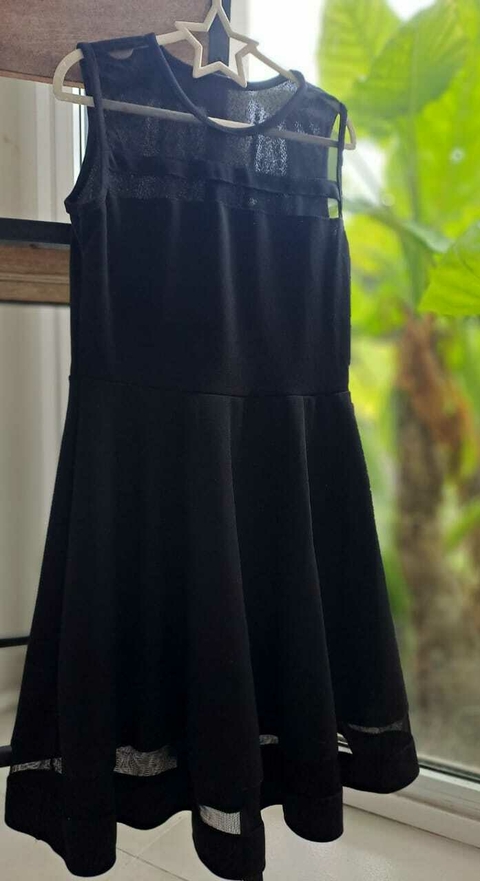12A | Vestido SM negro con detalles de microtul, pollera amplia- Talle 12 años