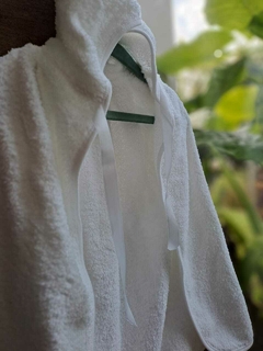 12M | Capita de toalla blanca - Talle 12 meses aprox. - comprar online