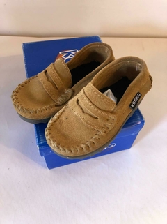 T22 | Zapatos tipo mocasines de gamuza marrón. KOSIDITO Kids. Talle 22. - comprar online