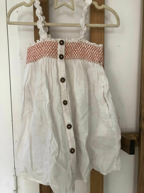 4A | Vestido blanco con frunce naranja y botones de madera. CAT AND JACK. 4 años.
