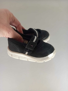 T18 | Zapatillas negras tipo guillerminas. NIKE. Talle 18. - Lo Canto • Moda Circular